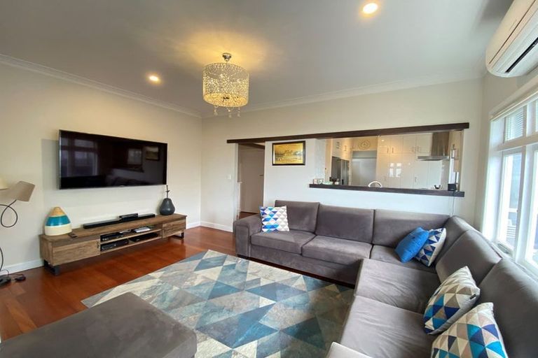 Photo of property in 12a Beach Road, Mellons Bay, Auckland, 2014