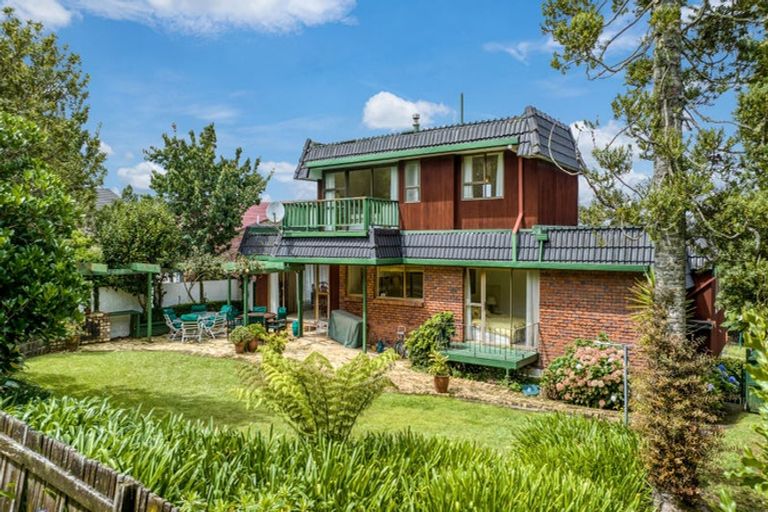 Photo of property in 9 Langstone Place, Chatswood, Auckland, 0626