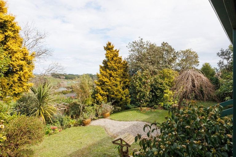 Photo of property in 68 Pacific Drive, Fitzherbert, Palmerston North, 4410
