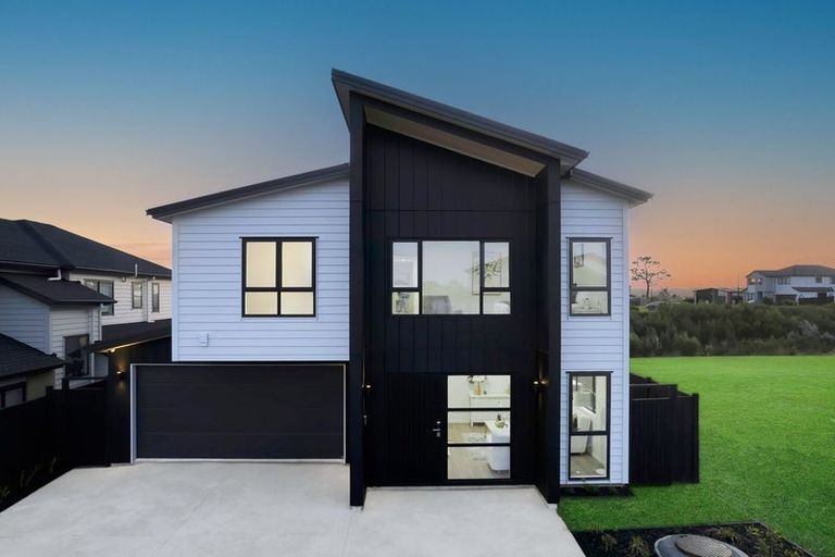 Photo of property in 11 Seagreen Avenue, Rosehill, Papakura, 2113