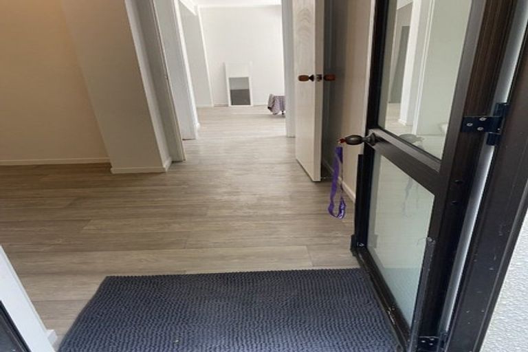 Photo of property in 12 Chrome Place, Henderson, Auckland, 0612