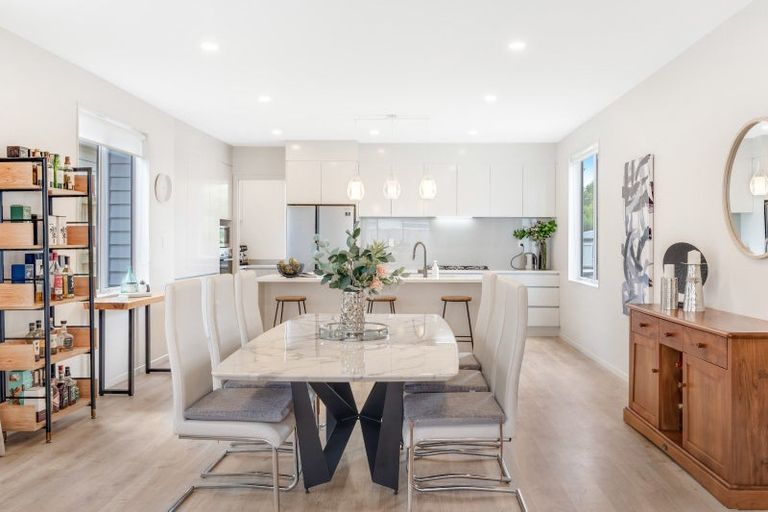 Photo of property in 10 Hedge Row, Sunnyhills, Auckland, 2010