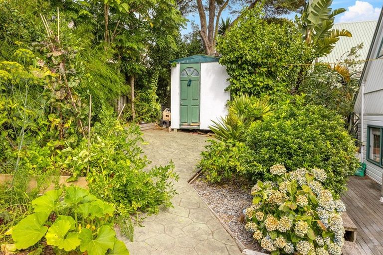 Photo of property in 320 Whangaparaoa Road, Stanmore Bay, Whangaparaoa, 0932