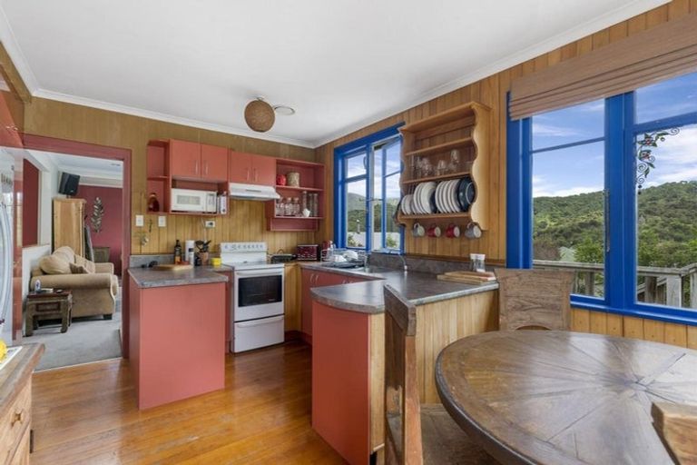 Photo of property in 92 Milton Terrace, Picton, 7220