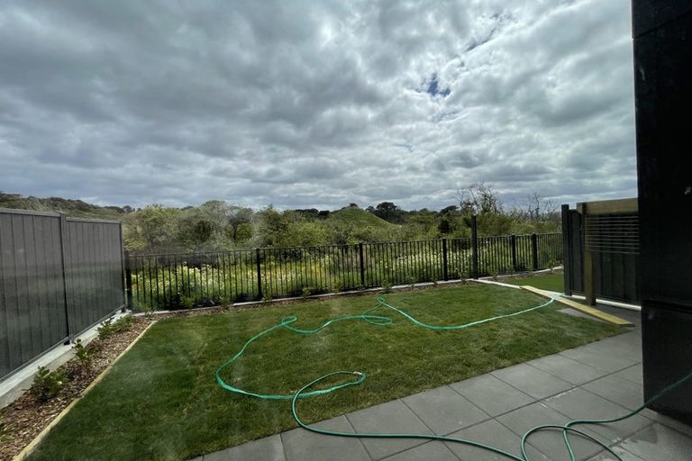 Photo of property in 42 Koreke Close, Kenepuru, Porirua, 5022