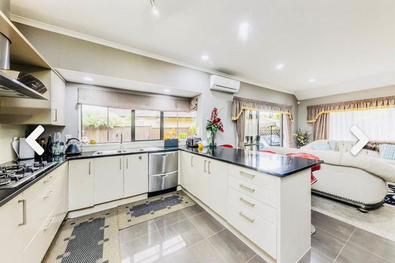 Photo of property in 1 Seresin Crescent, Flat Bush, Auckland, 2016