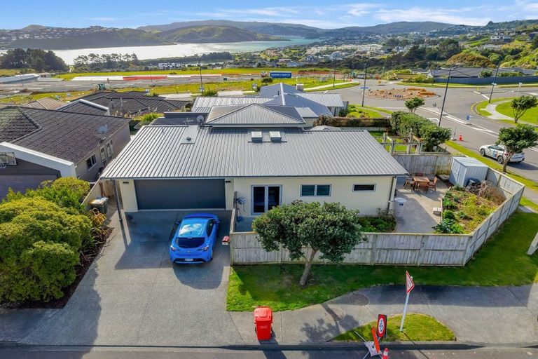 Photo of property in 2 Wangapeka Way, Aotea, Porirua, 5024