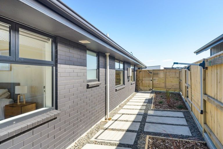 Photo of property in 48 Vaucluse Heights, Fitzherbert, Palmerston North, 4410