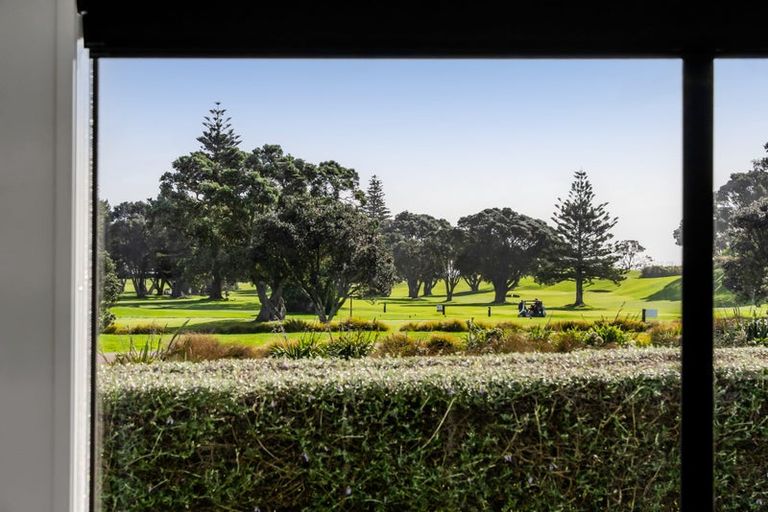 Photo of property in 6 Pebble Beach Court, Waiwhakaiho, New Plymouth, 4312