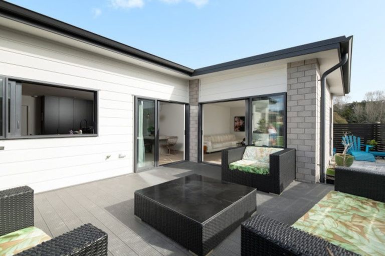 Photo of property in 28 Puhirake Crescent, Pyes Pa, Tauranga, 3112