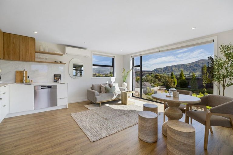 Photo of property in 34 Kirimoko Crescent, Wanaka, 9305