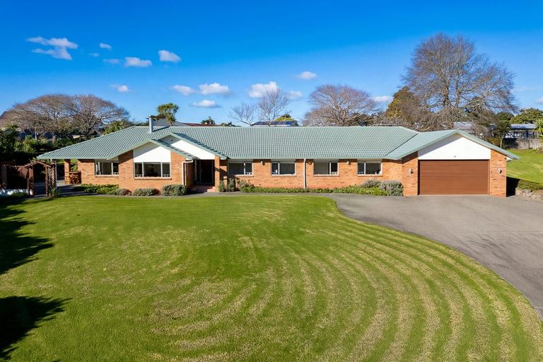 Photo of property in 2 Burgundy Park Avenue, Henderson, Auckland, 0612