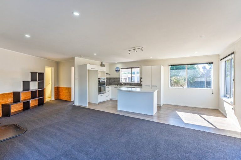 Photo of property in 52 Sarah Street, Waikawa Beach, Levin, 5573