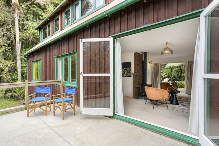 Photo of property in 34 Wood Bay Road, Titirangi, Auckland, 0604