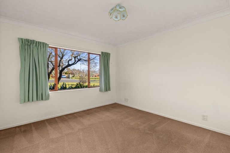 Photo of property in 16 Knightsbridge Place, Taradale, Napier, 4112