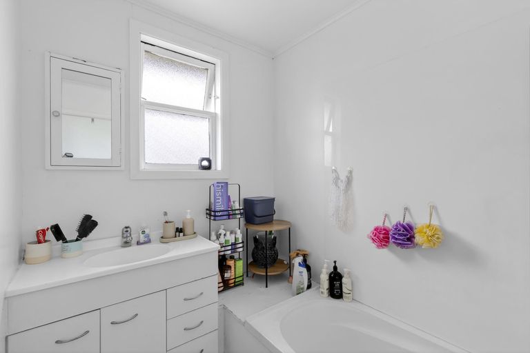 Photo of property in 15 Willis Street, Bader, Hamilton, 3206