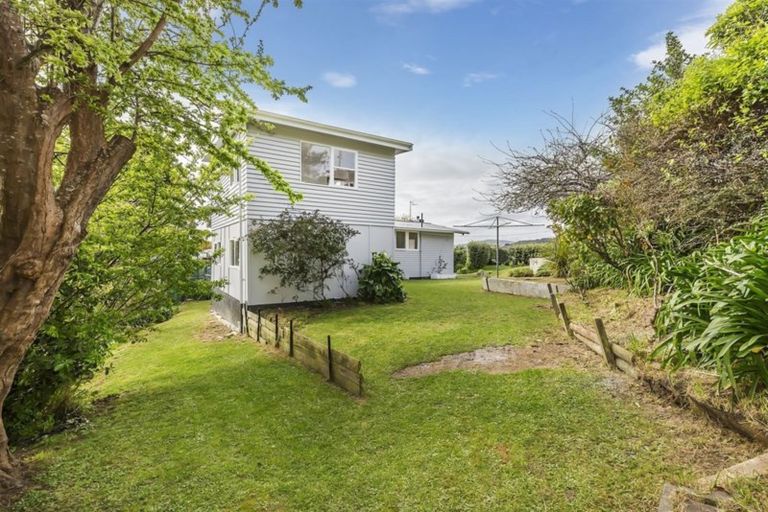 Photo of property in 70 Mana View Road, Paremata, Porirua, 5026