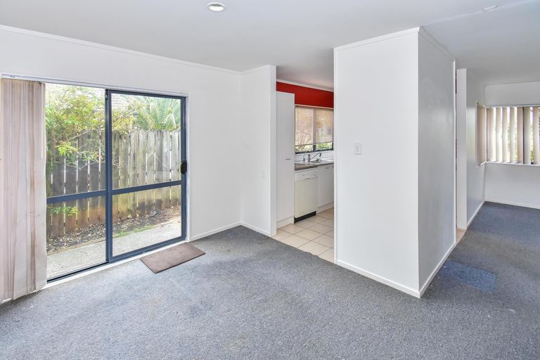 Photo of property in 34 Frank Bunce Grove, Flat Bush, Auckland, 2019