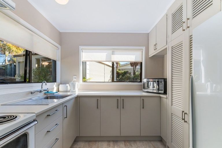 Photo of property in 10 Campbell Place, Pukehangi, Rotorua, 3015