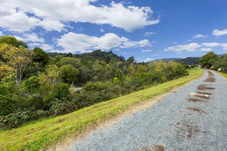 Photo of property in 11b Gemstone Drive, Birchville, Upper Hutt, 5018