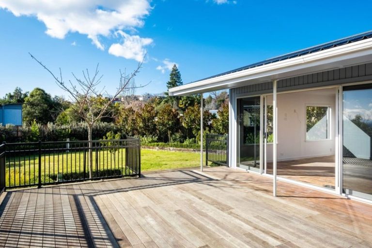 Photo of property in 1 Awarua Crescent, Havelock North, 4130