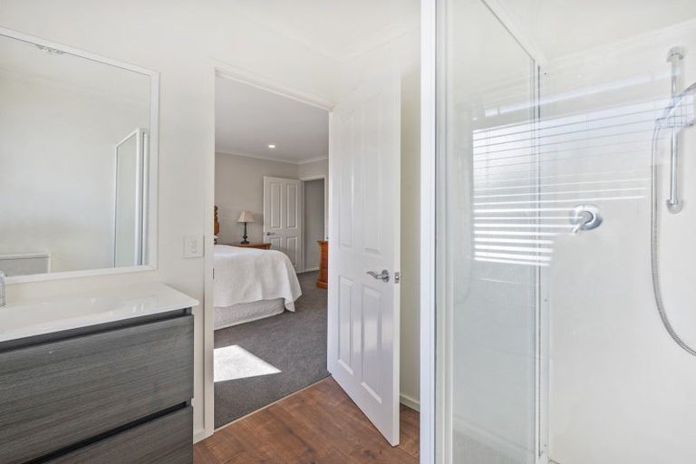 Photo of property in 14 Lakemere Way, Kinloch, Taupo, 3377