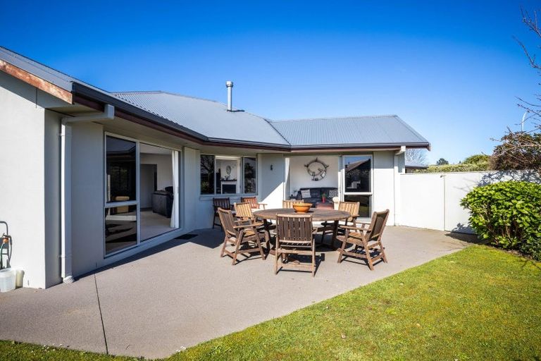 Photo of property in 12 Montrose Place, Highlands Park, New Plymouth, 4312