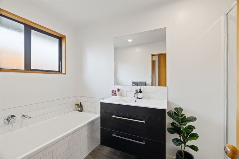 Photo of property in 60 Prestons Road, Redwood, Christchurch, 8051