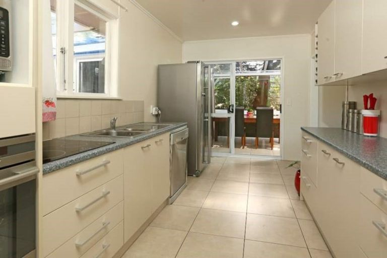 Photo of property in 60 Glendene Avenue, Glendene, Auckland, 0602