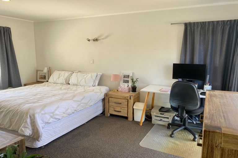 Photo of property in 68 Bruce Mclaren Road, Henderson, Auckland, 0612