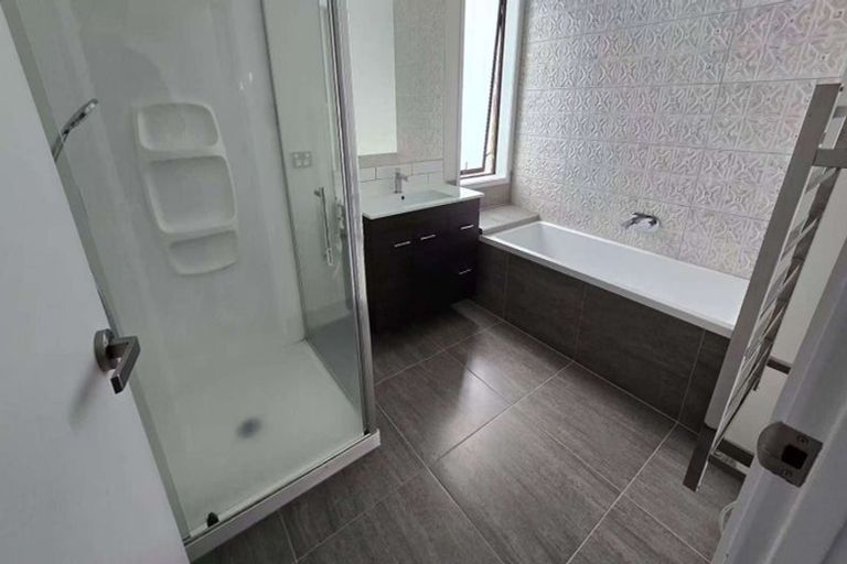 Photo of property in 28 Hobsonville Point Road, Hobsonville, Auckland, 0616