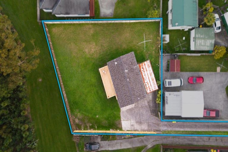 Photo of property in 19 Thornlow Street, Glendene, Auckland, 0602