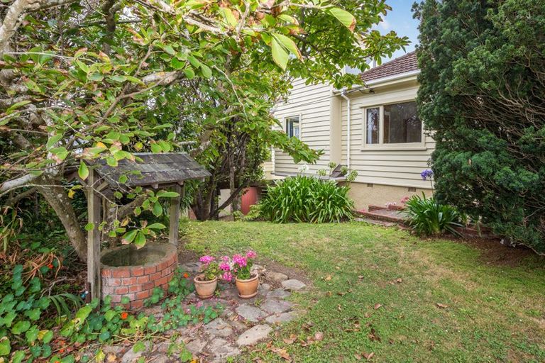 Photo of property in 7 Coates Street, Tawa, Wellington, 5028