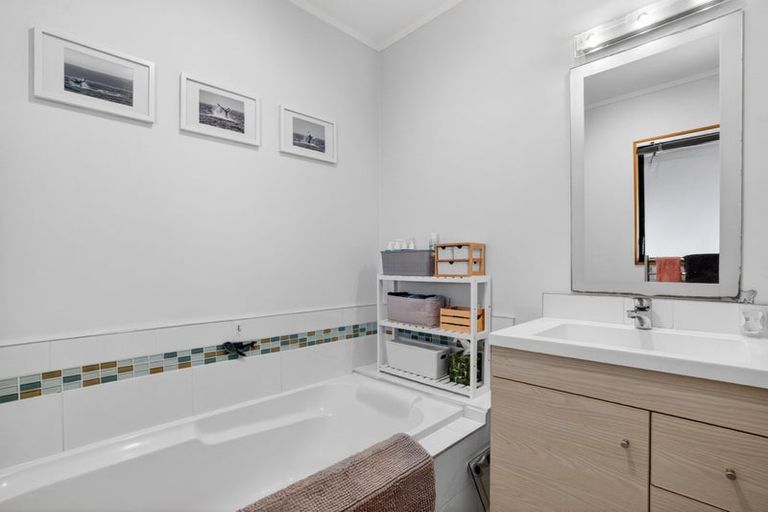 Photo of property in 2/164 Nile Road, Milford, Auckland, 0620