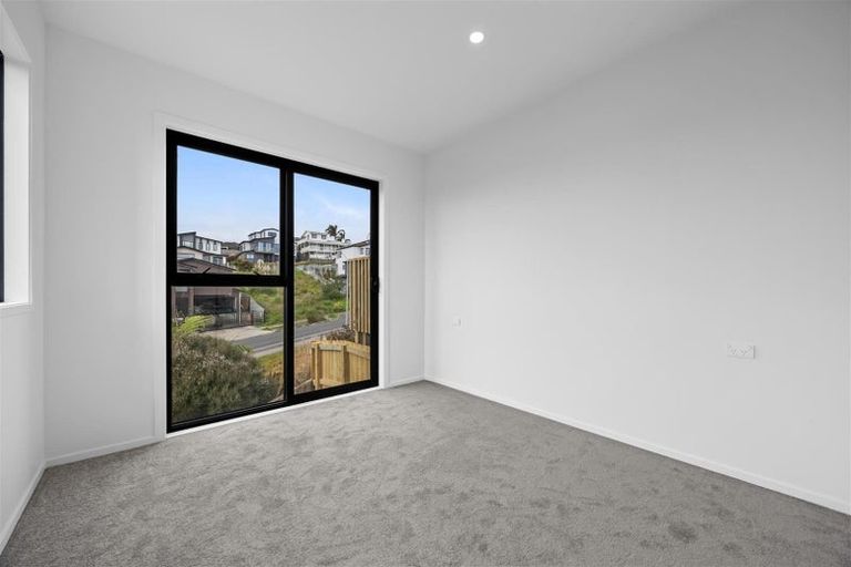 Photo of property in 12 Kautawa Lane, Massey, Auckland, 0614