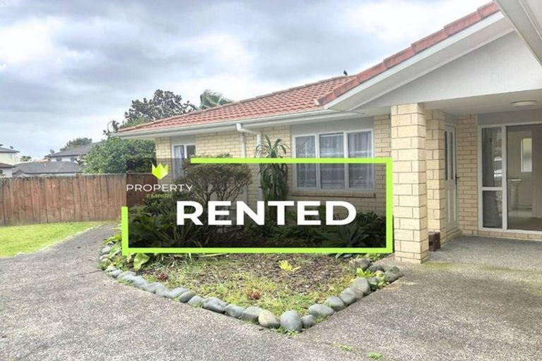 Photo of property in 12 Malin Place, Pinehill, Auckland, 0632