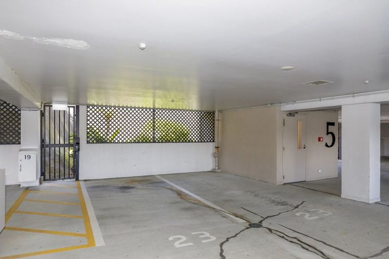 Photo of property in Shelley Bay Terraces, 23/61 Maupuia Road, Maupuia, Wellington, 6022