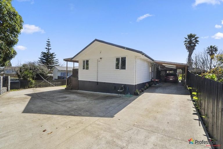 Photo of property in 6 Aden Place, Clendon Park, Auckland, 2103
