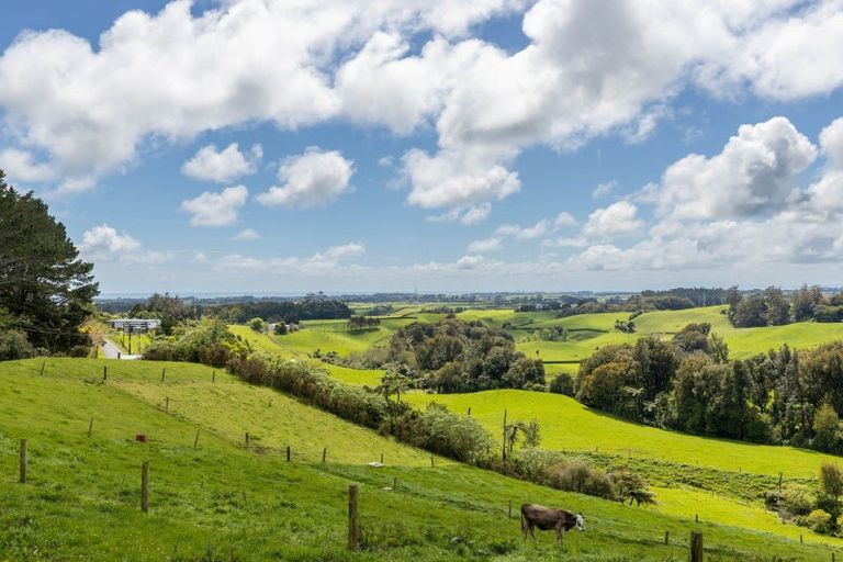 Photo of property in 805 Richmond Road, Lepperton, New Plymouth, 4373