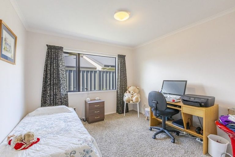 Photo of property in 76 Orotu Drive, Poraiti, Napier, 4112