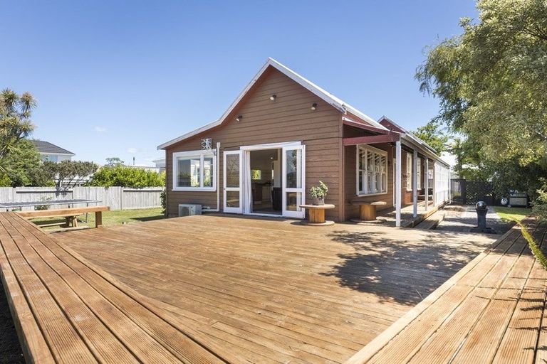Photo of property in 7 Perrin Place, Kelvin Grove, Palmerston North, 4414