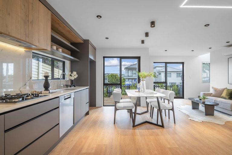 Photo of property in 1/12 Manuwai Road, Torbay, Auckland, 0630