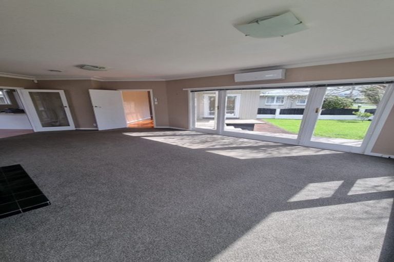 Photo of property in 104 Titirangi Road, New Lynn, Auckland, 0600