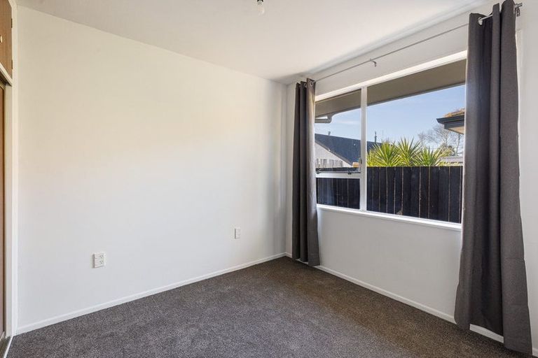 Photo of property in 1/4 Queenspark Drive, Parklands, Christchurch, 8083