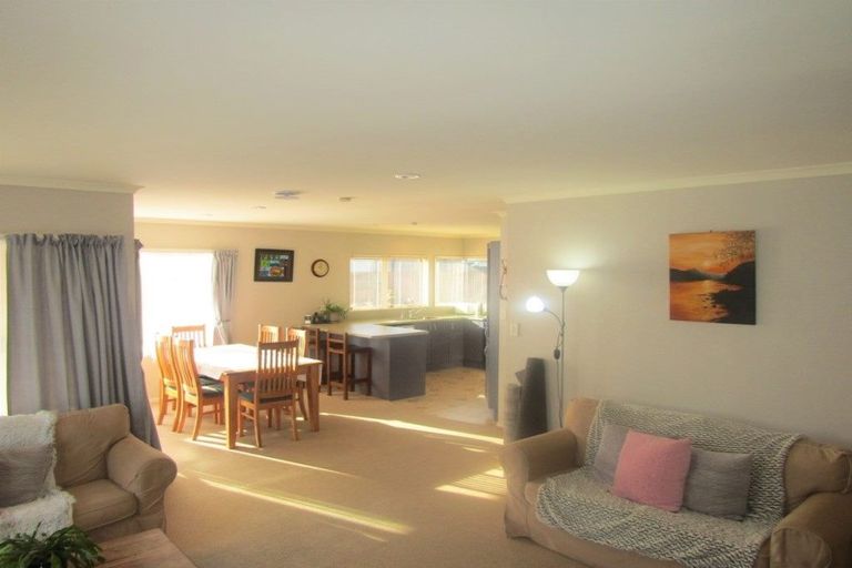 Photo of property in 19 Edgewater Grove, Whakatane, 3120