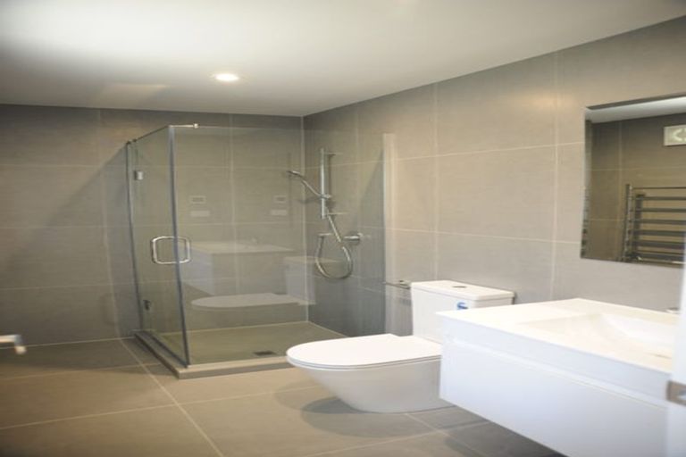 Photo of property in 7/11 Oteha Valley Road, Northcross, Auckland, 0632