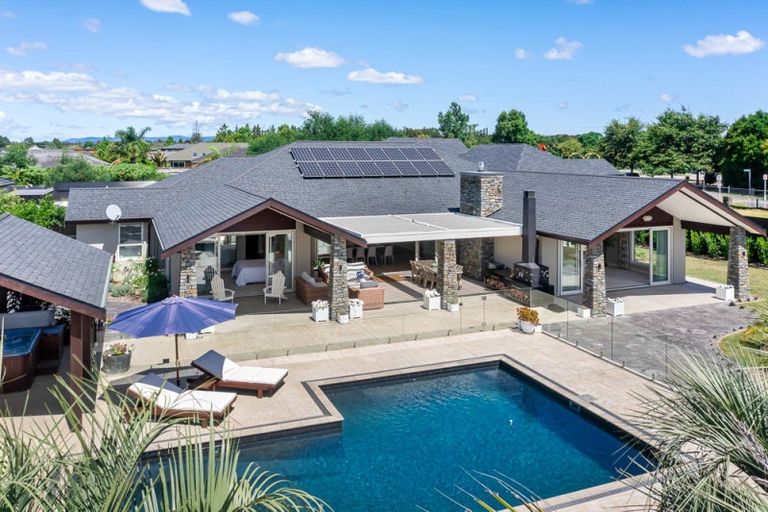 Photo of property in 8a Jelas Drive, Riverhead, 0820