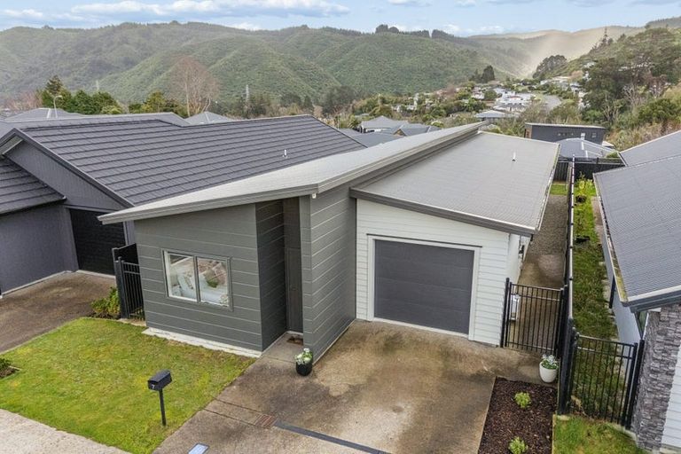 Photo of property in 7 Thornbury Lane, Timberlea, Upper Hutt, 5018