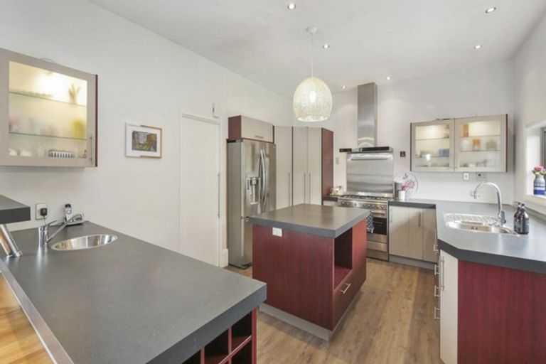 Photo of property in 2 Gamblins Road, Saint Martins, Christchurch, 8022