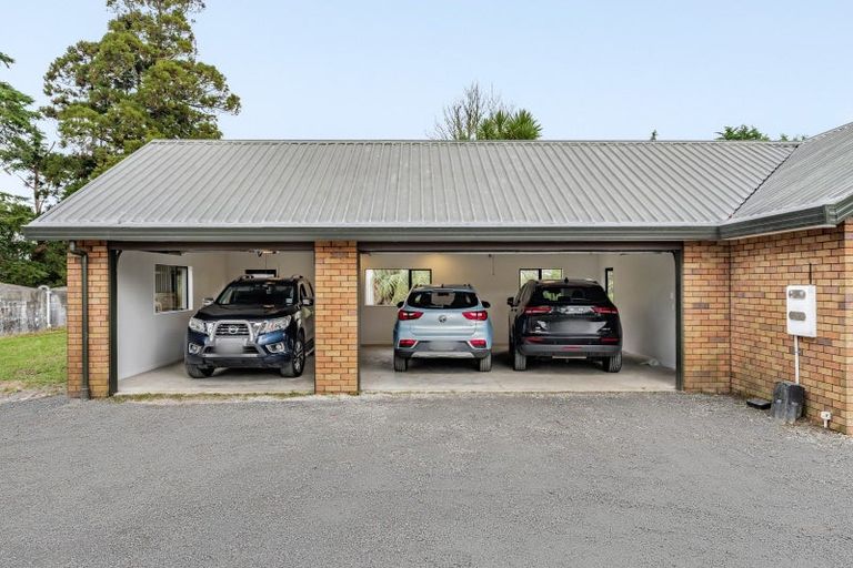 Photo of property in 116 Station Road, Kumeu, 0891